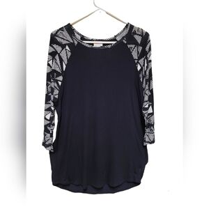 Lularoe black and white geometric pattern long sleeve t-shirt size medium